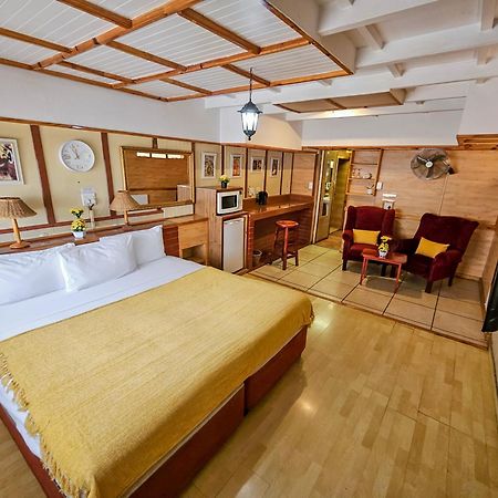 Tudor Lodge Guest House Johannesburg Esterno foto