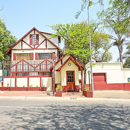 Tudor Lodge Guest House Johannesburg Esterno foto