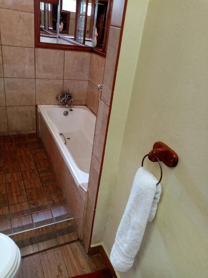 Tudor Lodge Guest House Johannesburg Esterno foto