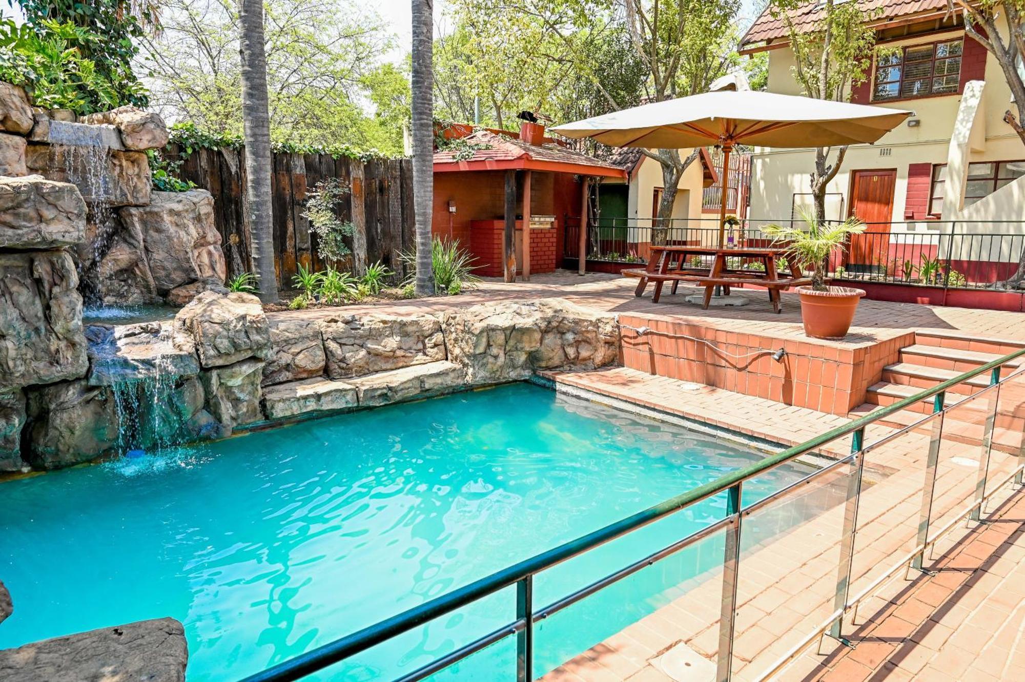 Tudor Lodge Guest House Johannesburg Esterno foto