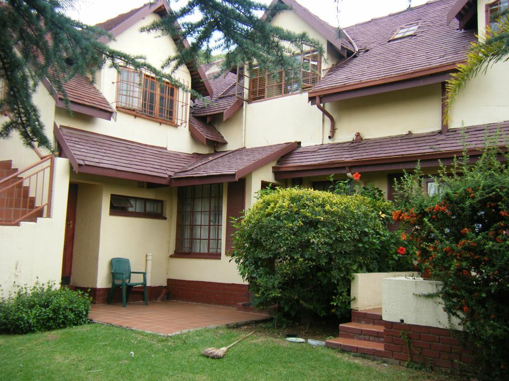 Tudor Lodge Guest House Johannesburg Esterno foto